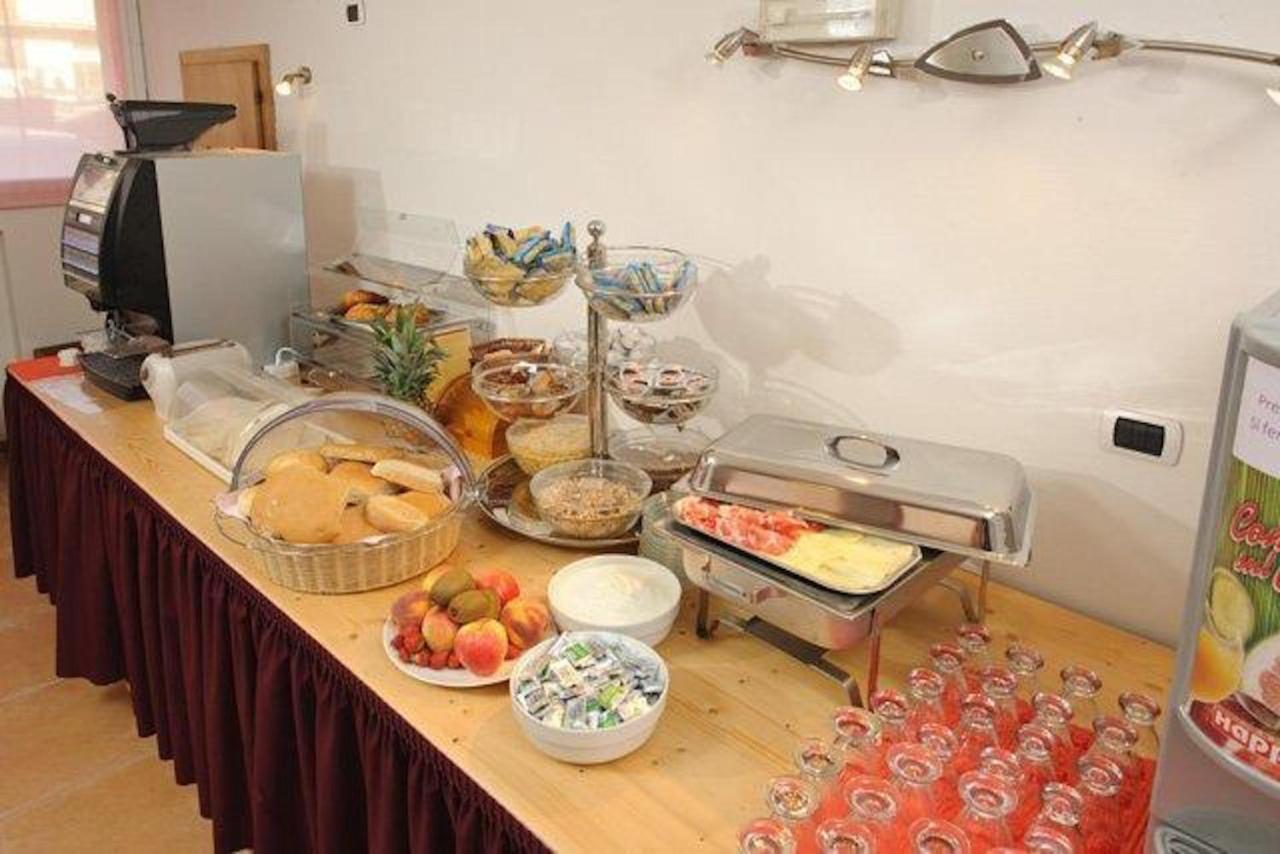 Hotel Monclassico Bagian luar foto